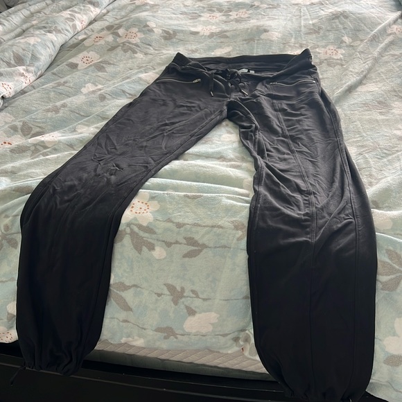 Athleta Pants - Athleta black pants size medium